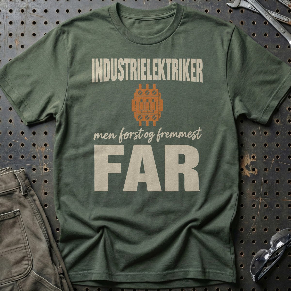 
Produktbillede af Industrielektriker – Men Først Og Fremmest Far T-Shirt
