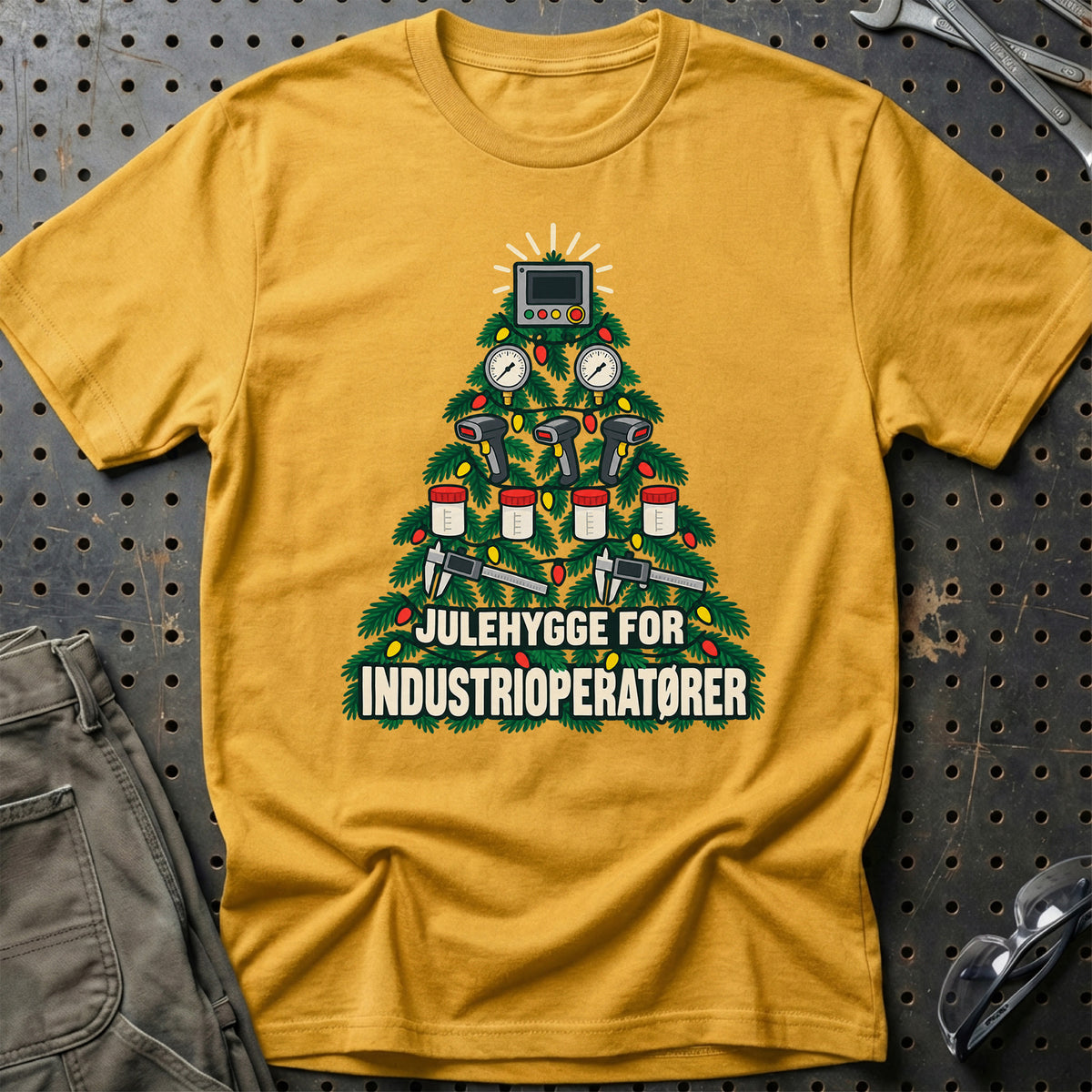 
Industrioperatør – Julehygge – Unisex T-Shirt – Guld