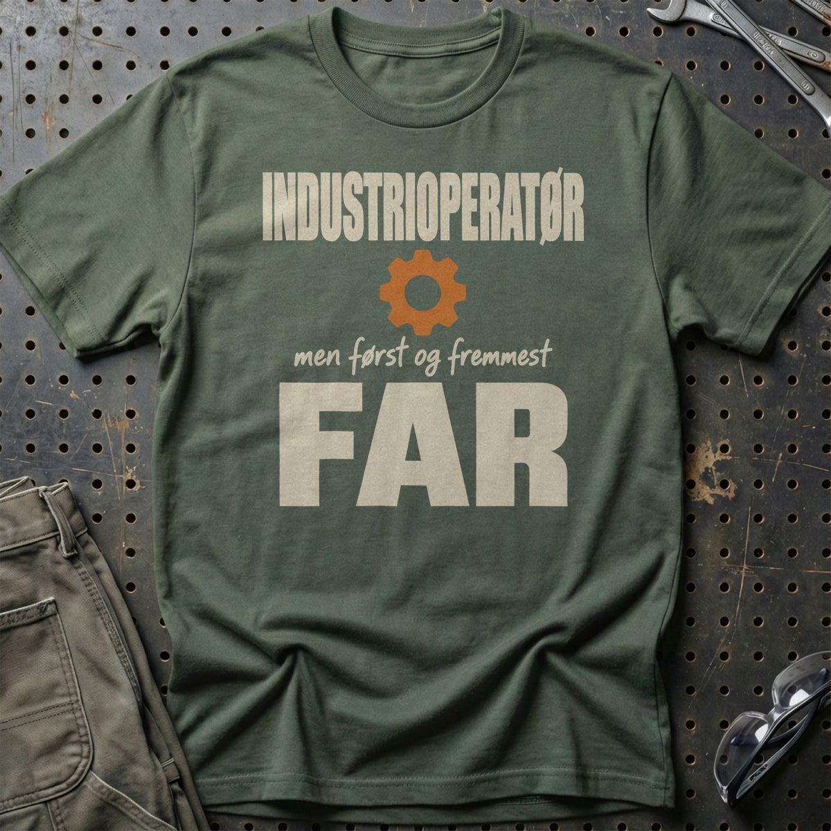 
Produktbillede af Industrioperatør – Men Først Og Fremmest Far T-Shirt