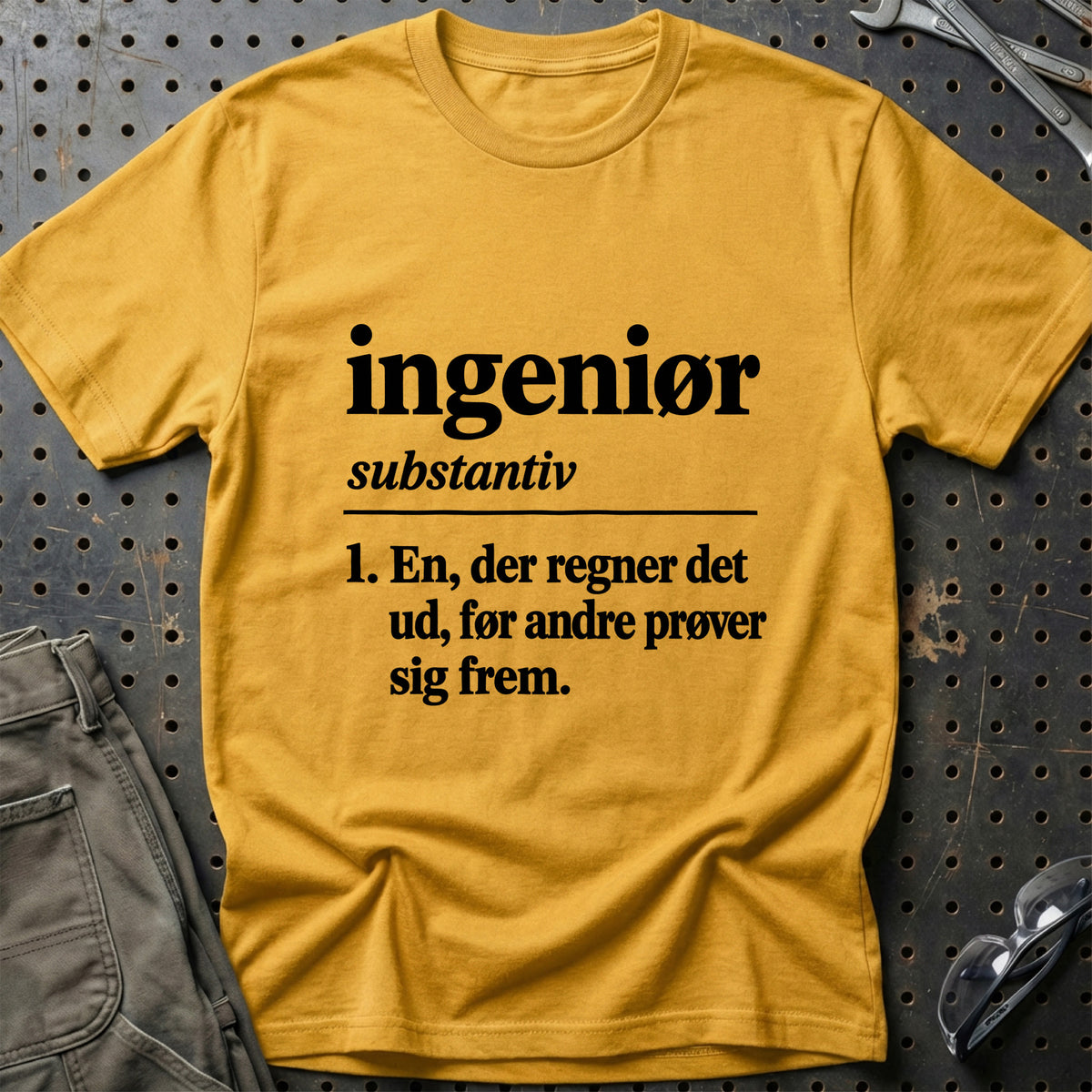 
Ingeniør – Definition T-Shirt – Guld