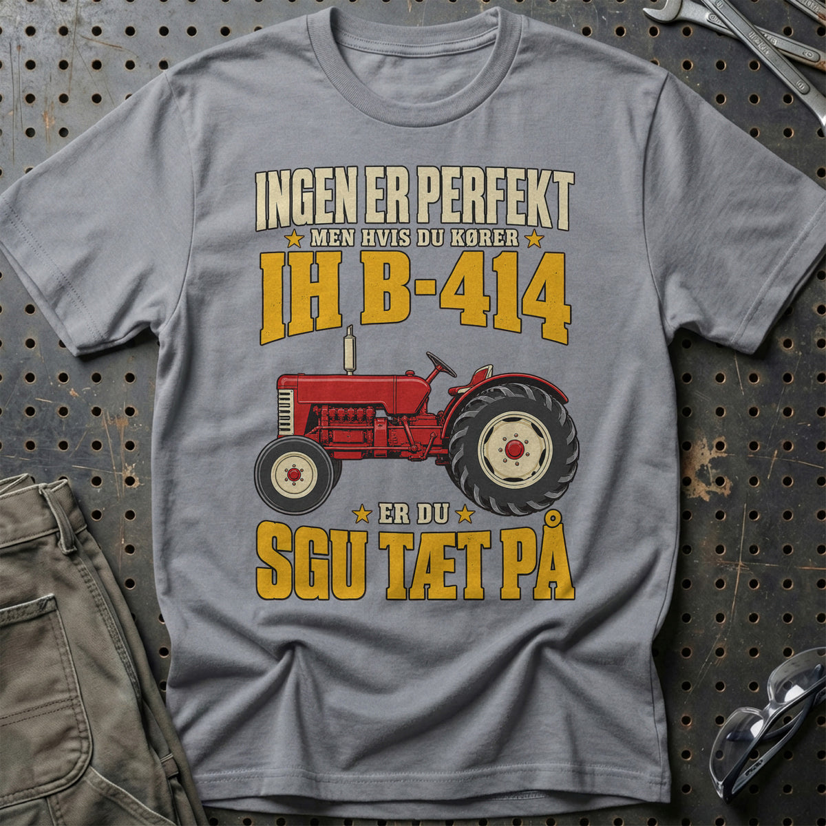 
Produktbillede af International B-414 – Ingen Er Perfekt T-Shirt