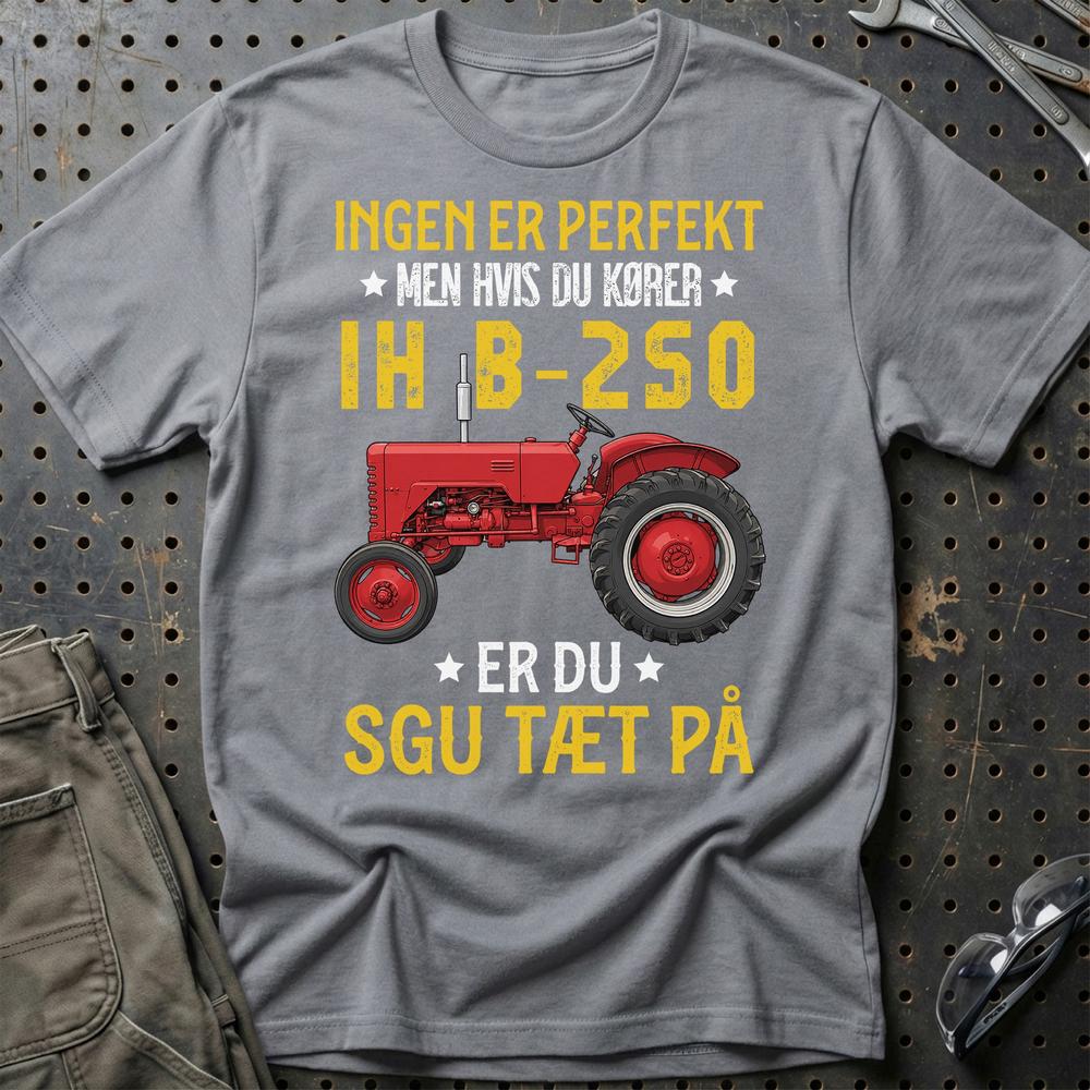 International Harvester IH B-250 Ingen Er Perfekt T-Shirt-Beklædning-International Harvester-Grå Sport-S-Garage Culture Shop- garage - man cave - merchandise