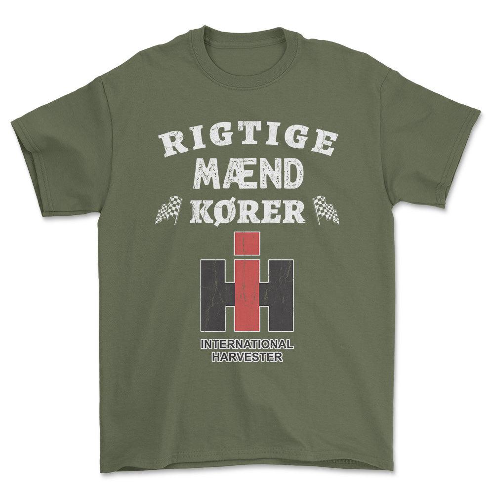 International Harvester Rigtige Mænd Kører - Unisex T-Shirt , Bomuld-Beklædning-International Harvester-Grøn Militær-S-Forside-Garage Culture Shop- garage - man cave - merchandise