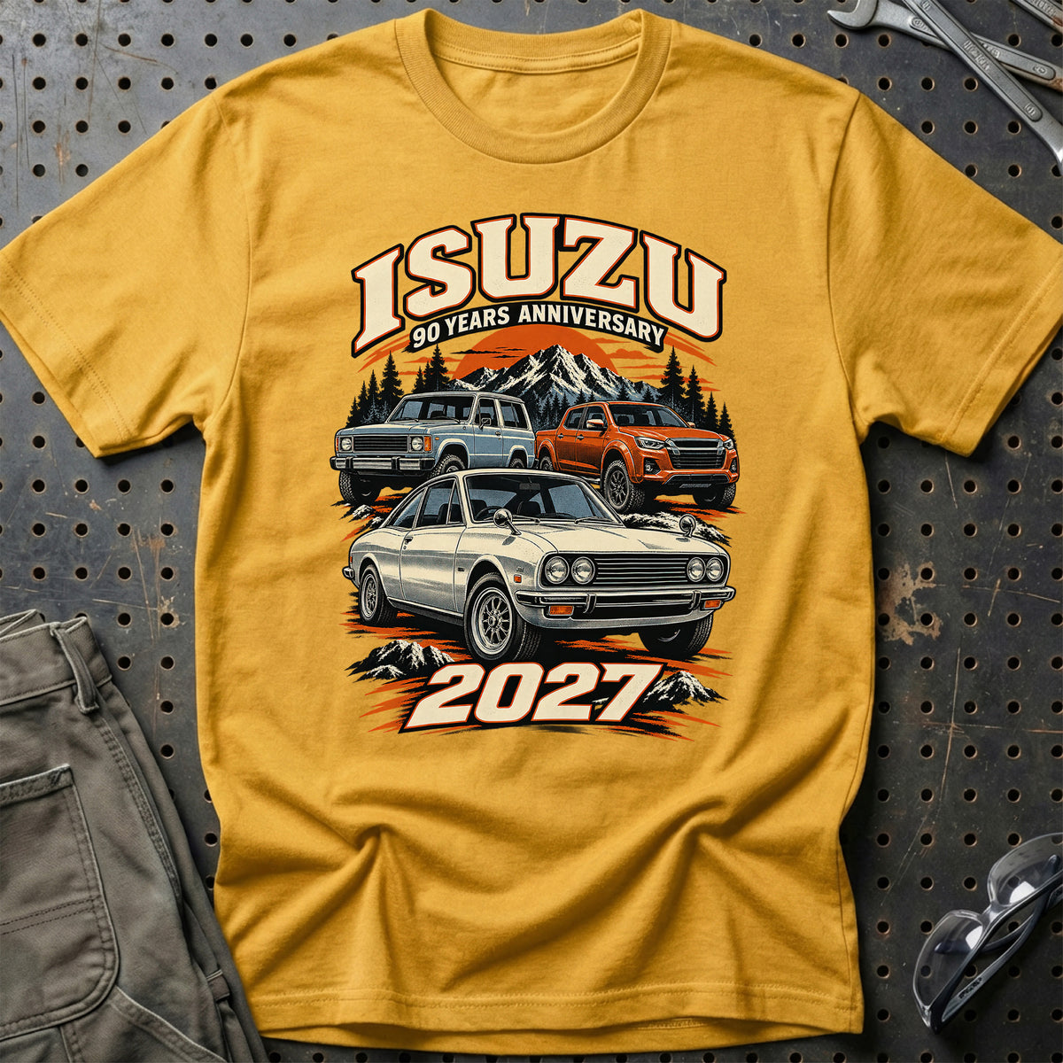 
Isuzu – 90 Years Anniversary 2027 T-Shirt – Guld