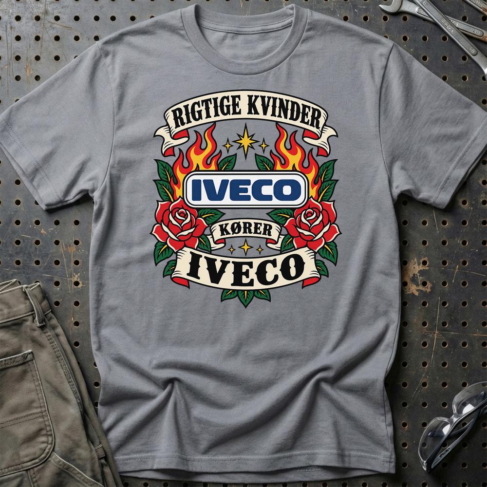 
Produktbillede af Iveco Rigtige Kvinder Kører – Roser og Flammer T-Shirt
