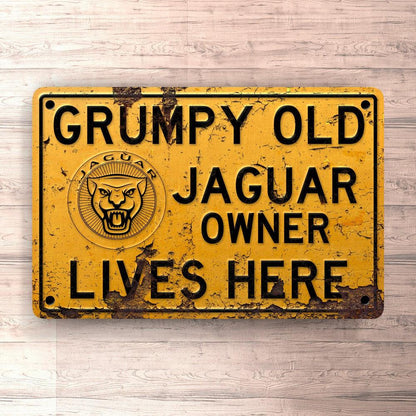 Jaguar Grumpy Old Jaguar Owner Lives Here Skilte, Musemåtte, Dørmåtte , Plakat-Skilte-Jaguar-Garage Culture Shop- garage - man cave - merchandise