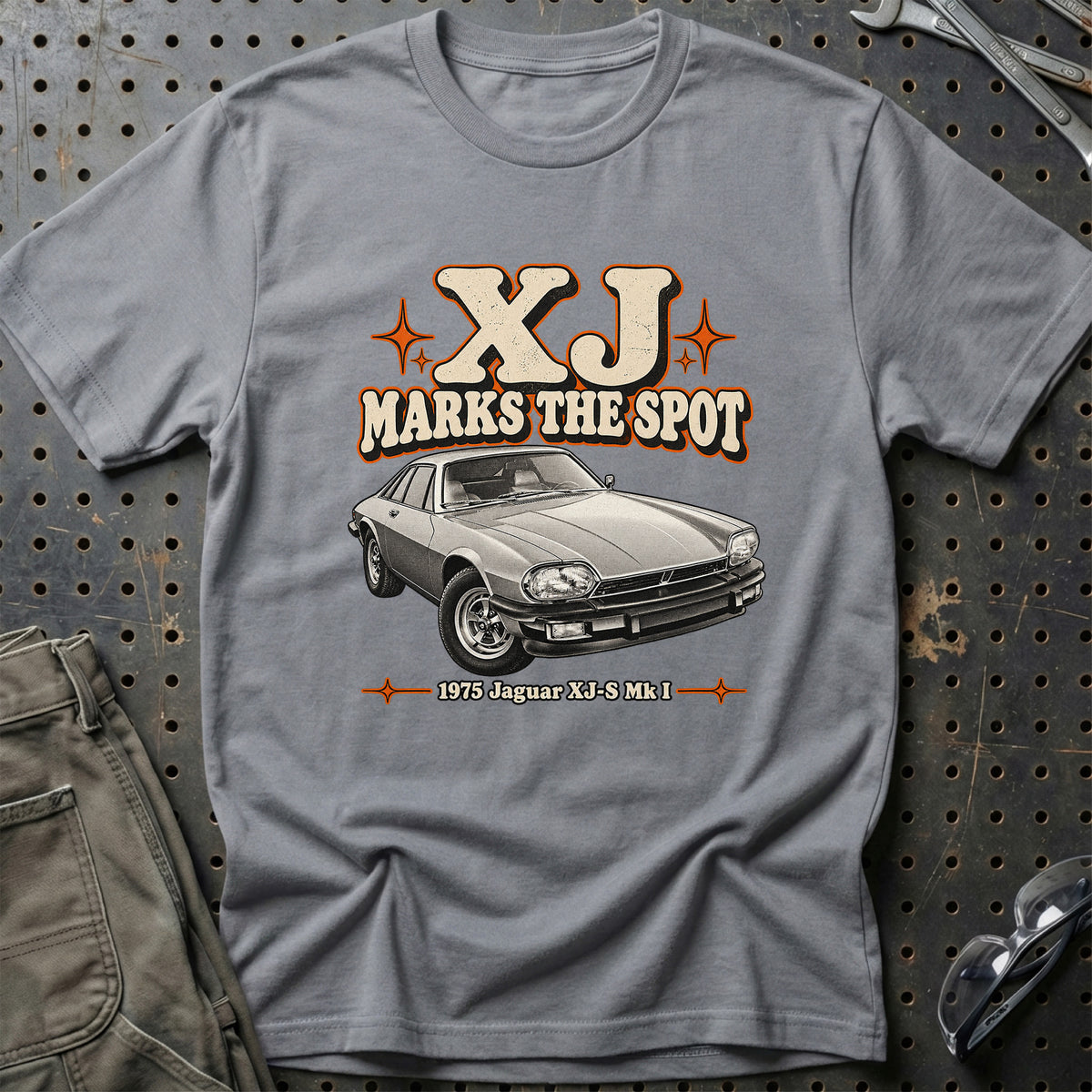 
Jaguar XJ-S Mk I 1975 – XJ Marks the Spot T-Shirt – Grå Sport