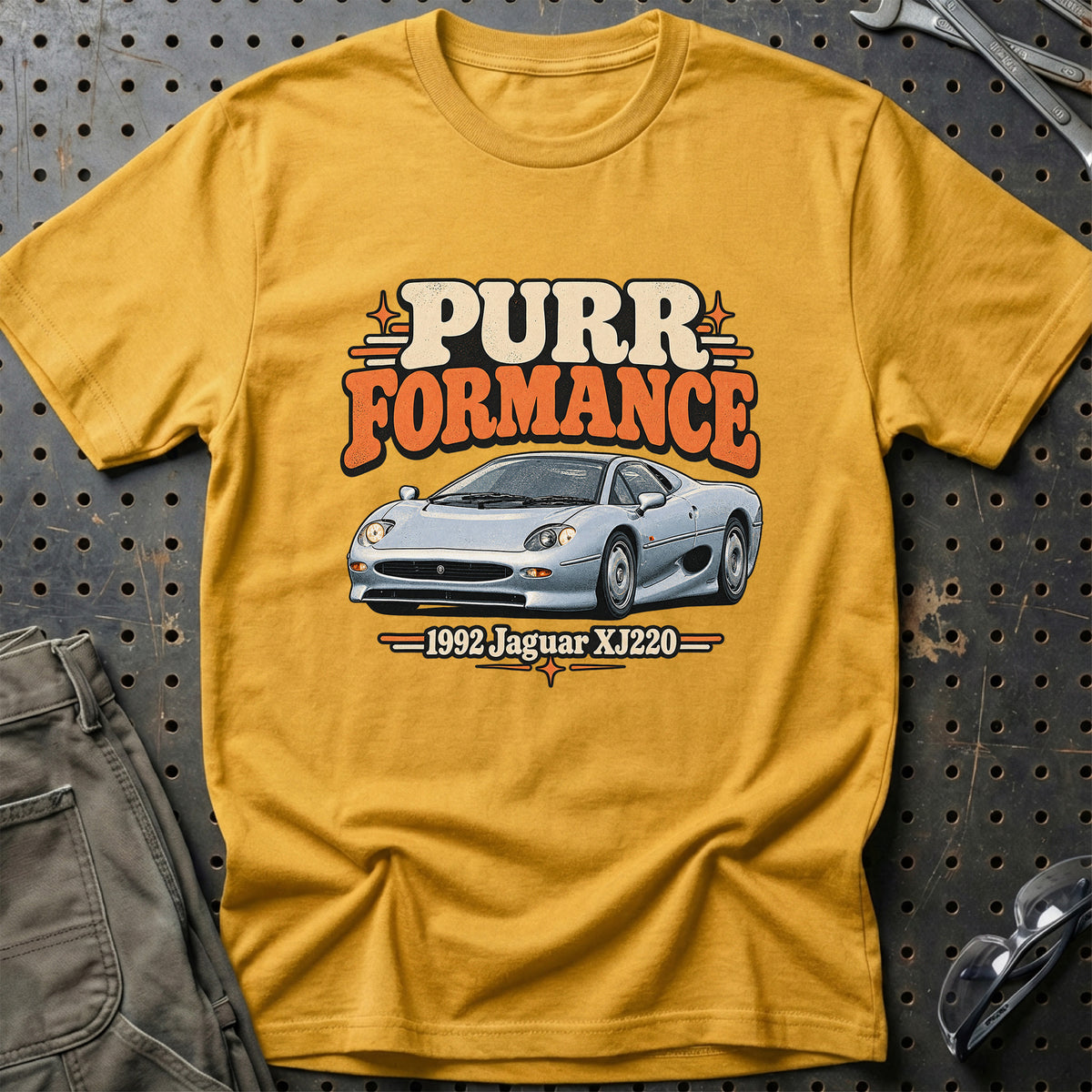 
Jaguar XJ220 1992 – Purr Formance T-Shirt – Guld