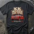 
Jaguar XK120 1948 – XK Marks the Spot T-Shirt – Sort