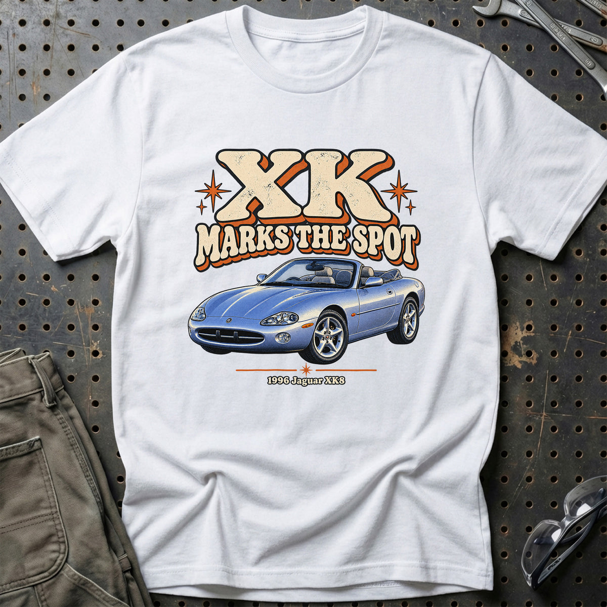 
Jaguar XK8 1996 – XK Marks the Spot T-Shirt – Hvid