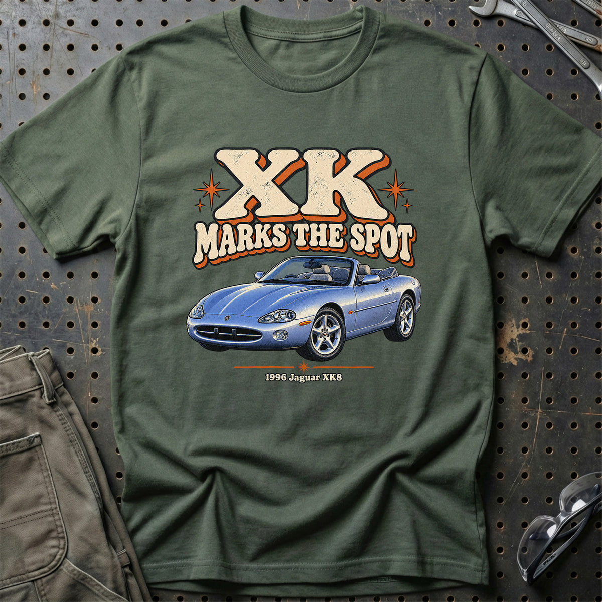 
Jaguar XK8 1996 – XK Marks the Spot T-Shirt – Grøn Militær