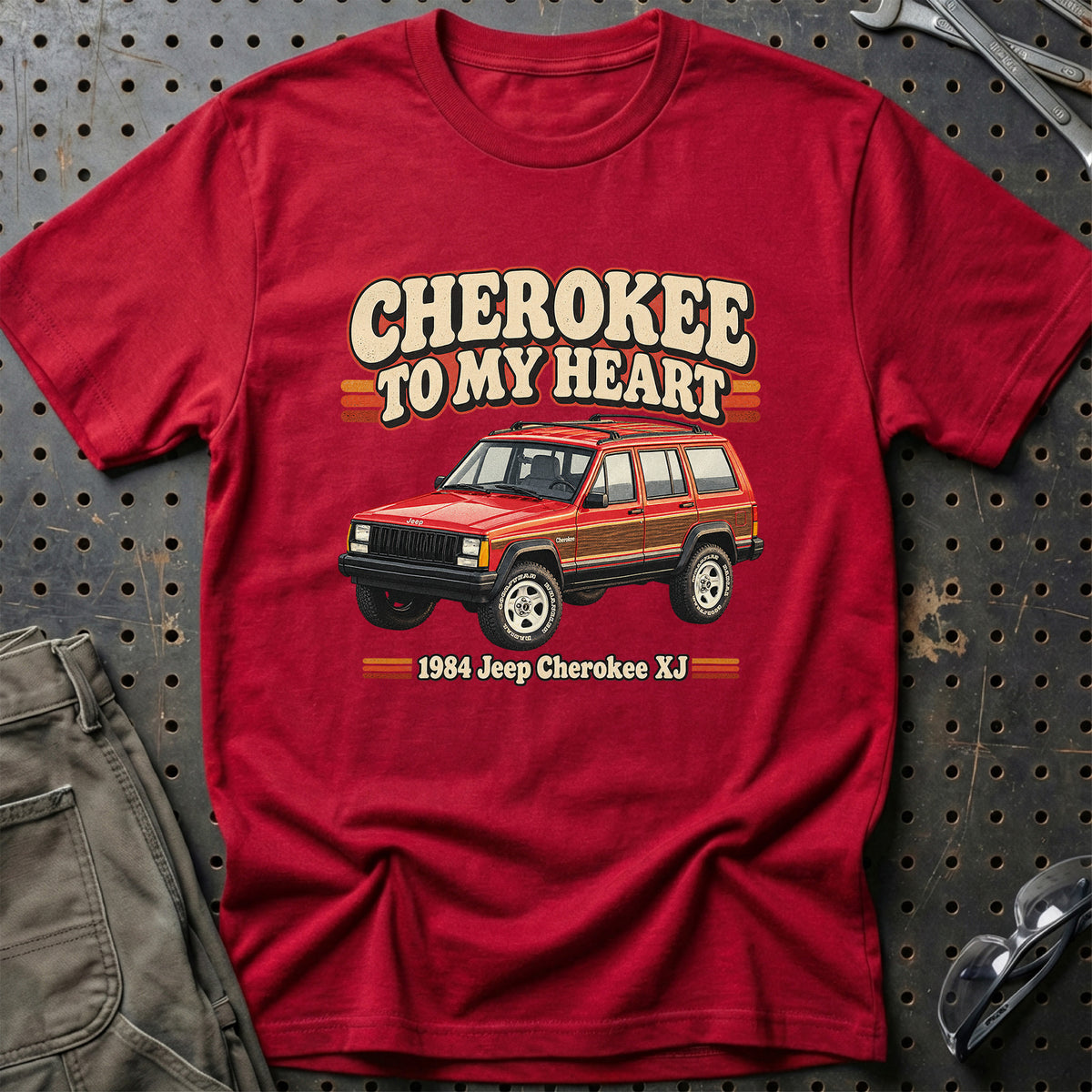 
Jeep Cherokee XJ 1984 – Cherokee to My Heart T-Shirt – Rød