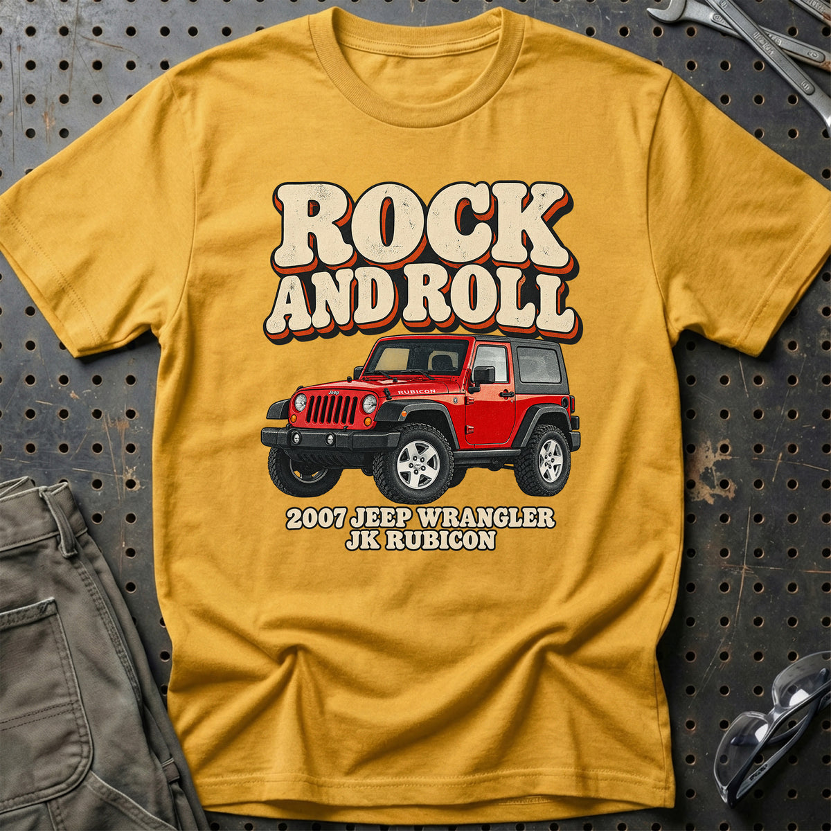 
Jeep Wrangler JK Rubicon 2007 – Rock and Roll T-Shirt – Guld