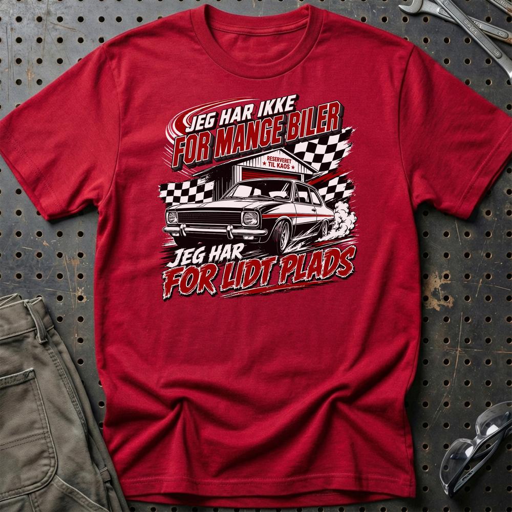 Jeg Har Ikke For Mange Biler – Jeg Har For Lidt Plads Unisex T-Shirt , Bomuld-Beklædning-Garage Culture-Rød-S-Garage Culture Shop- garage - man cave - merchandise