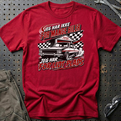 Jeg Har Ikke For Mange Biler – Jeg Har For Lidt Plads Unisex T-Shirt , Bomuld-Beklædning-Garage Culture-Rød-S-Garage Culture Shop- garage - man cave - merchandise