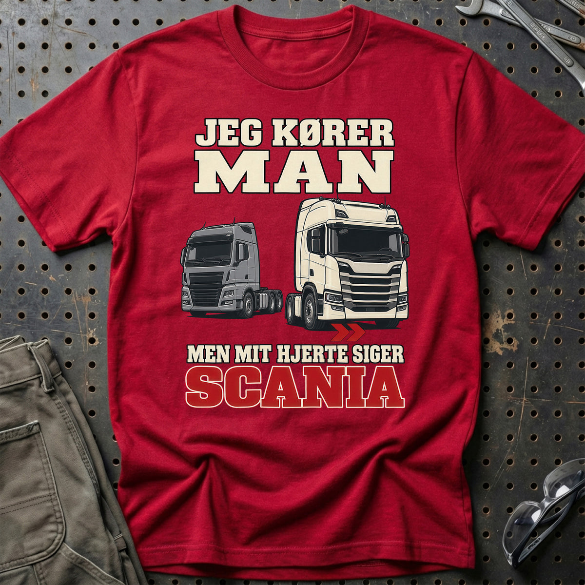 
Produktbillede af Jeg Kører MAN – Men Mit Hjerte Siger Scania T-Shirt
