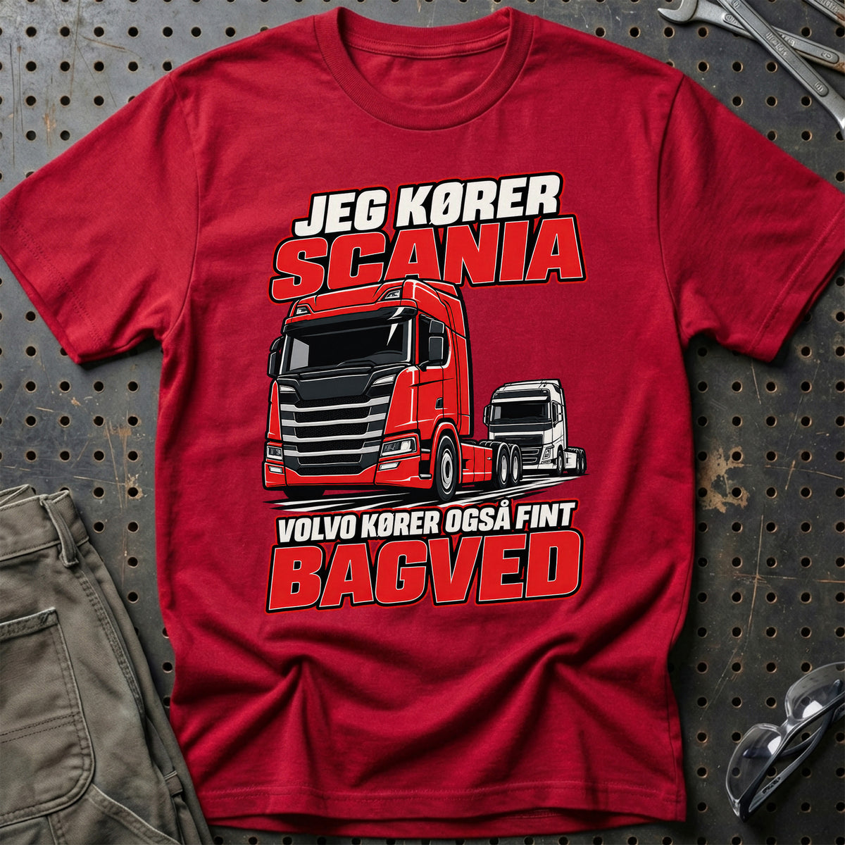 
Produktbillede af Jeg Kører Scania – Volvo Kører Også Fint – Bagved T-Shirt