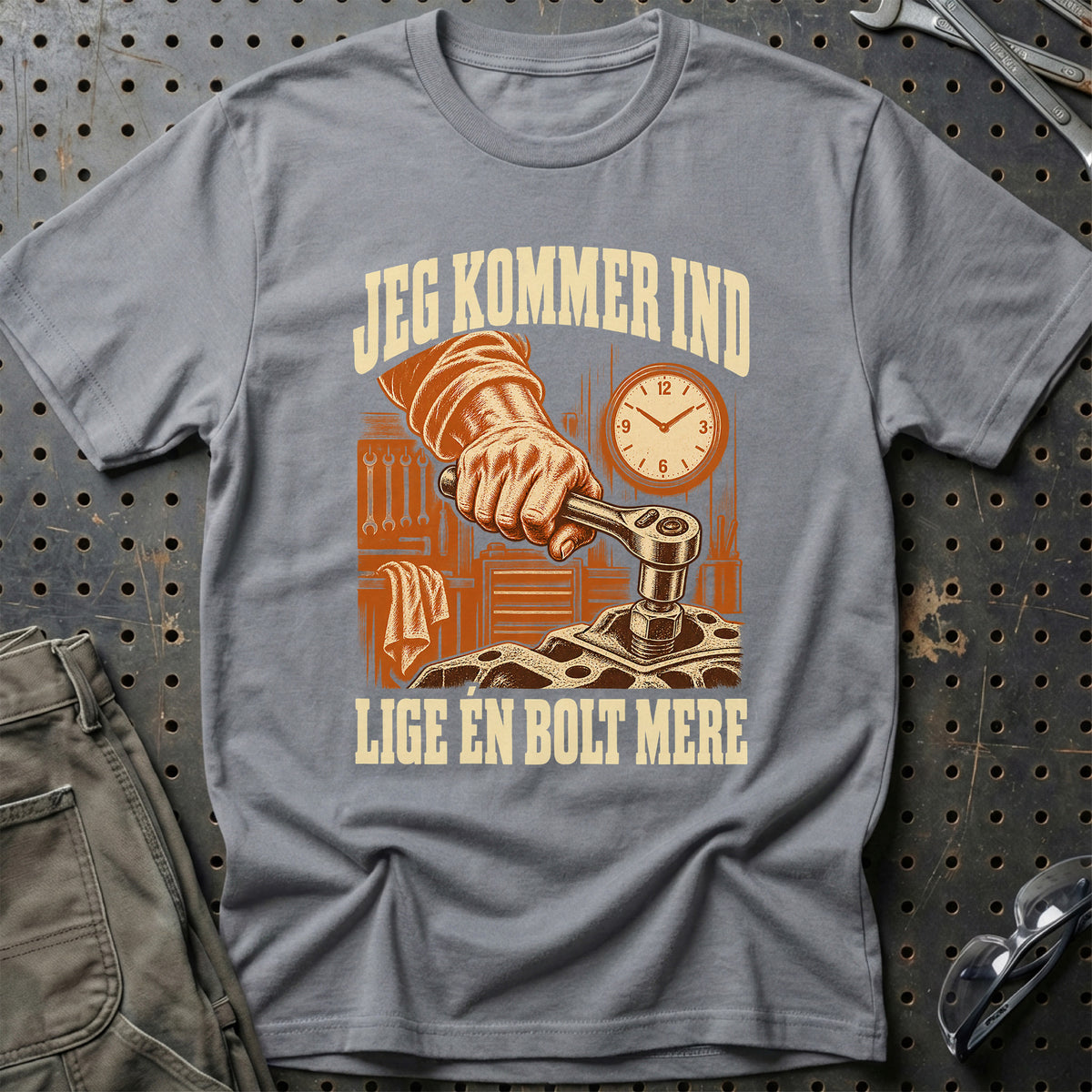 
Produktbillede af Jeg kommer ind – Lige én bolt mere T-Shirt