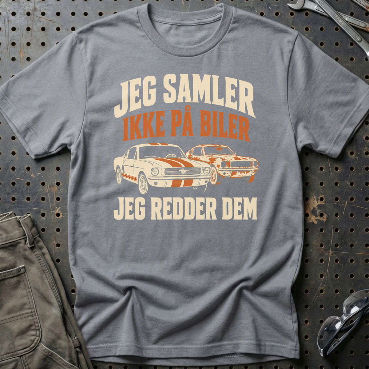 
Produktbillede af Jeg samler ikke på biler jeg redder dem T-Shirt
