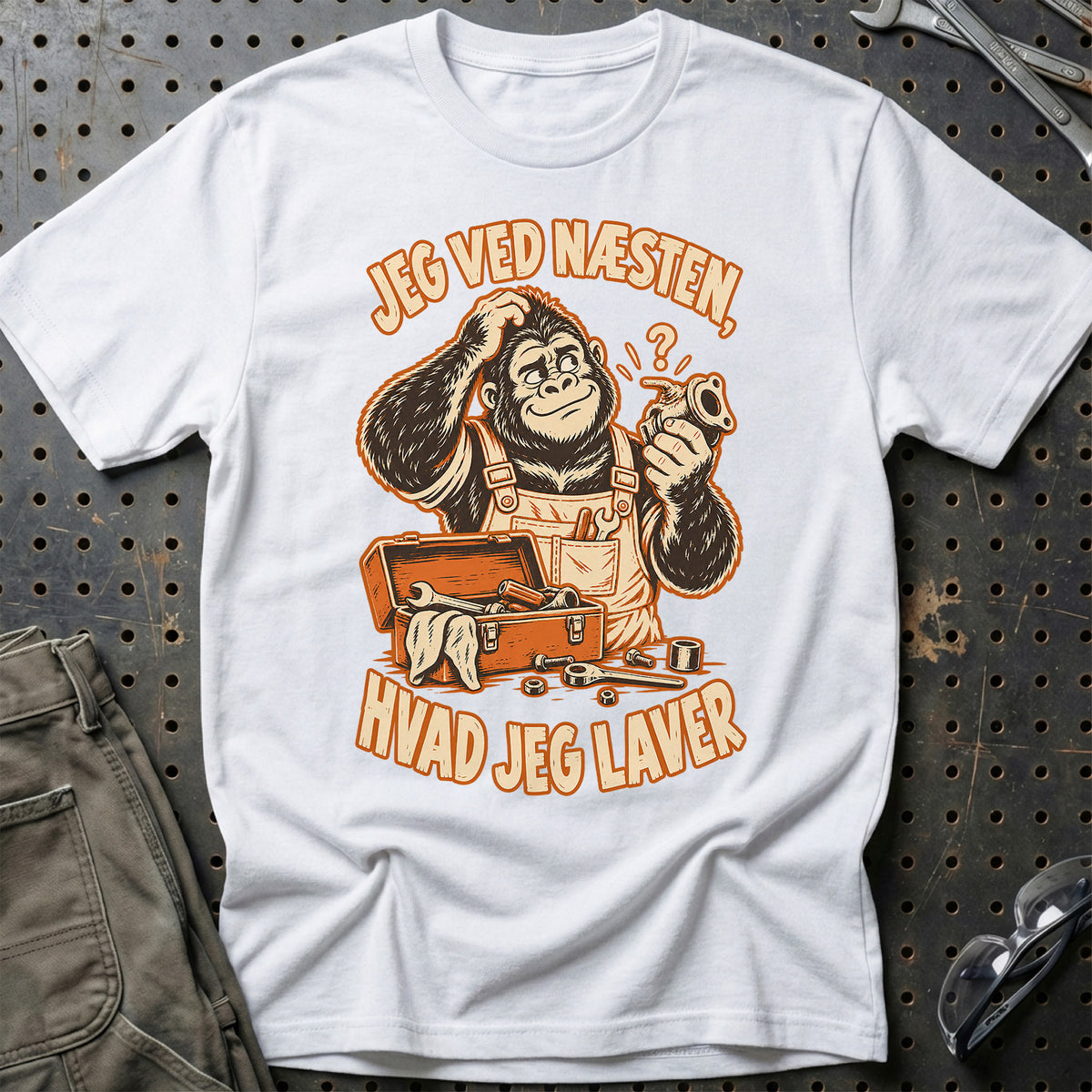 
Produktbillede af Jeg ved næsten, hvad jeg laver T-Shirt