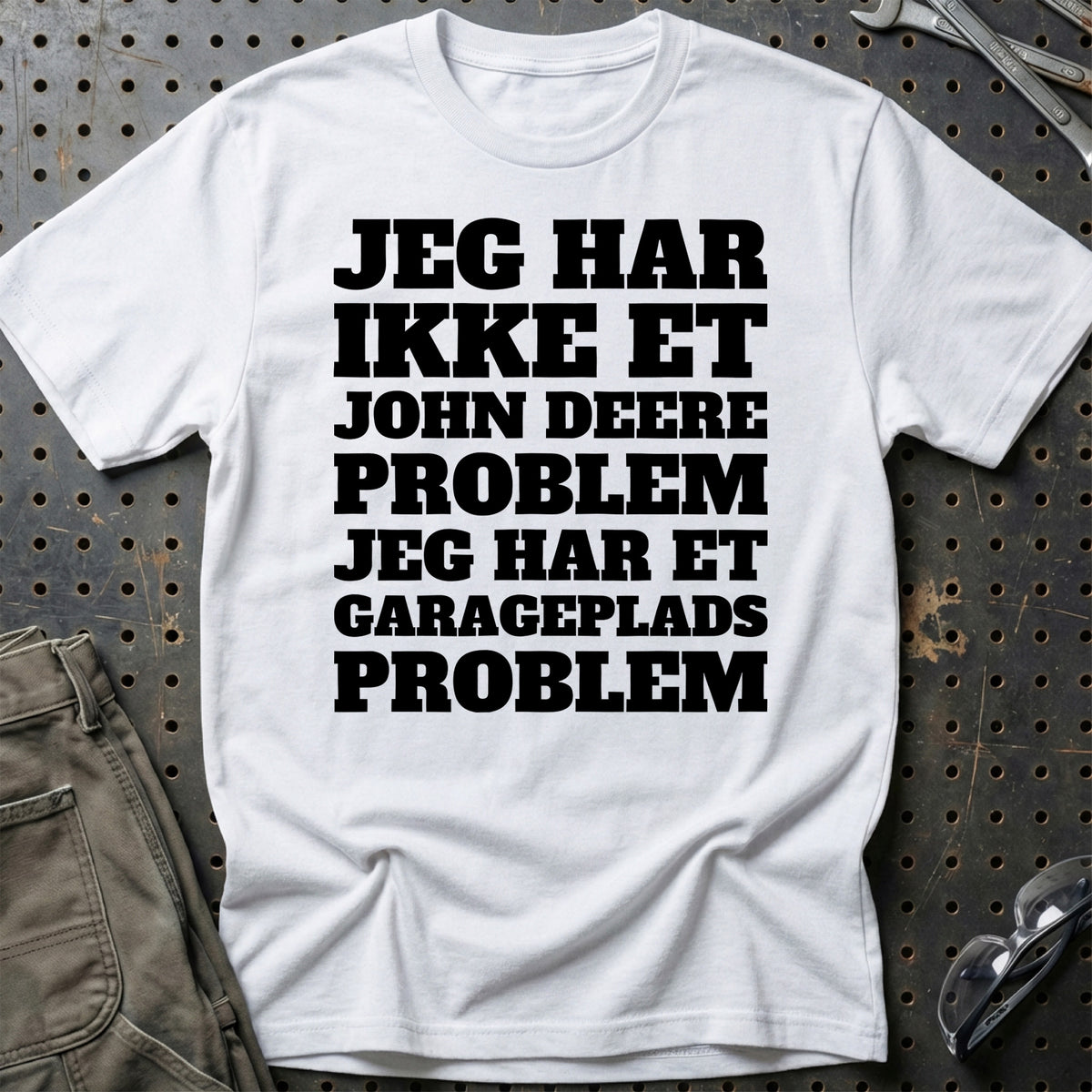 
Produktbillede af John Deere – Jeg har et garageplads problem T-Shirt
