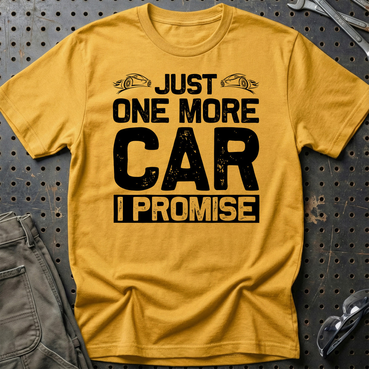 
Just One More Car I Promise T-Shirt – Guld