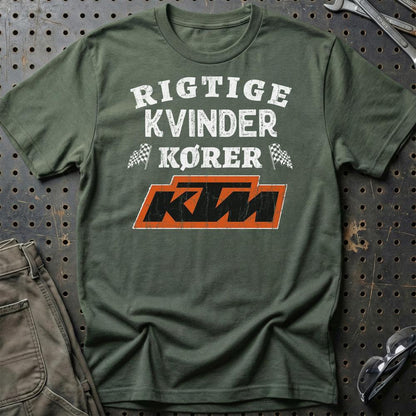 KTM Rigtige Kvinder Kører - Unisex T-Shirt , Bomuld-Beklædning-KTM-Grøn Militær-S-Garage Culture Shop- garage - man cave - merchandise