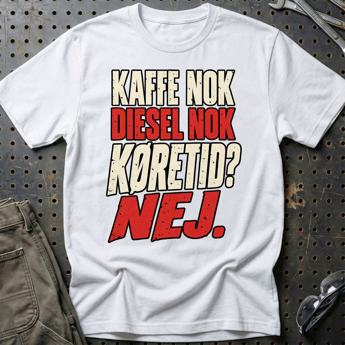
Produktbillede af Kaffe Nok – Diesel Nok – Køretid Nej T-Shirt