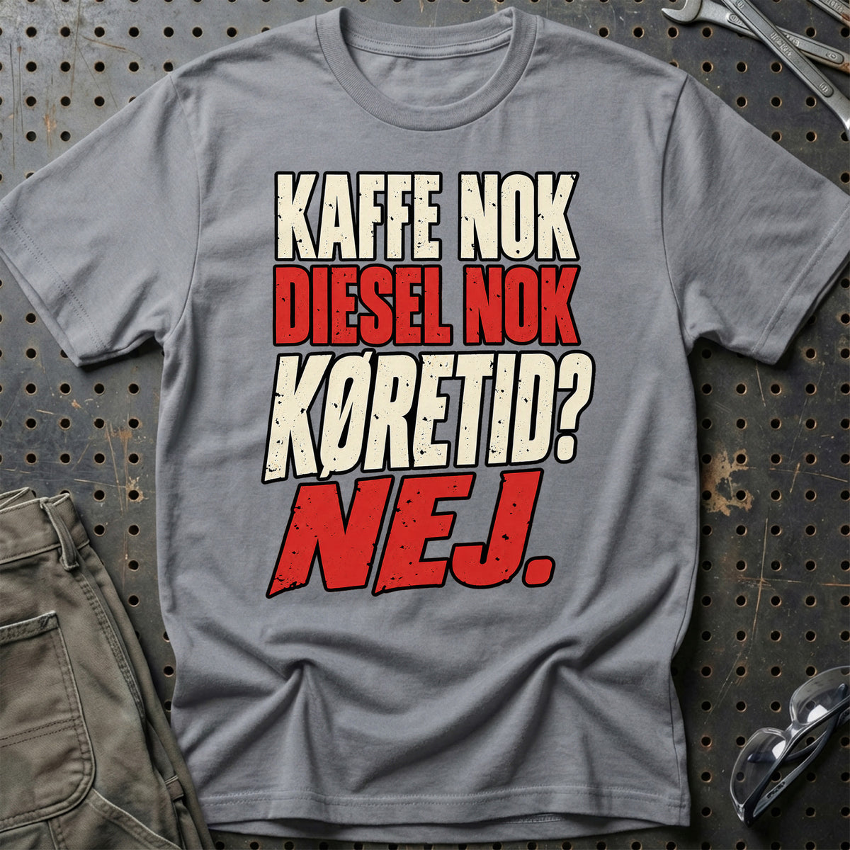 
Produktbillede af Kaffe Nok – Diesel Nok – Køretid Nej T-Shirt