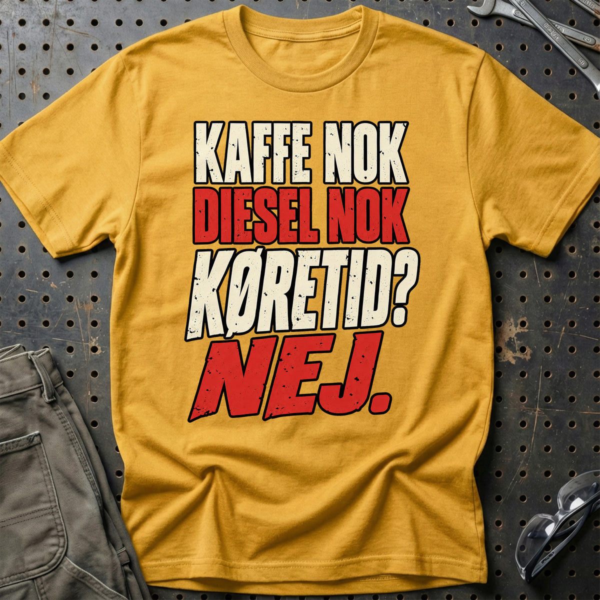 
Produktbillede af Kaffe Nok – Diesel Nok – Køretid Nej T-Shirt