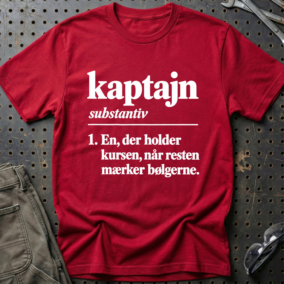 
Kaptajn – Definition T-Shirt – Rød