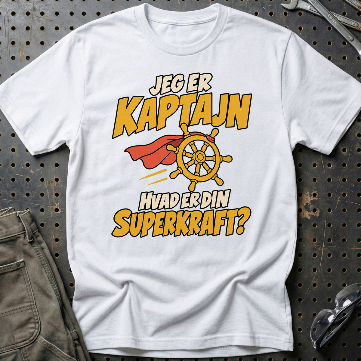 
Kaptajn – Hvad er din superkraft? – Unisex T-Shirt – Hvid