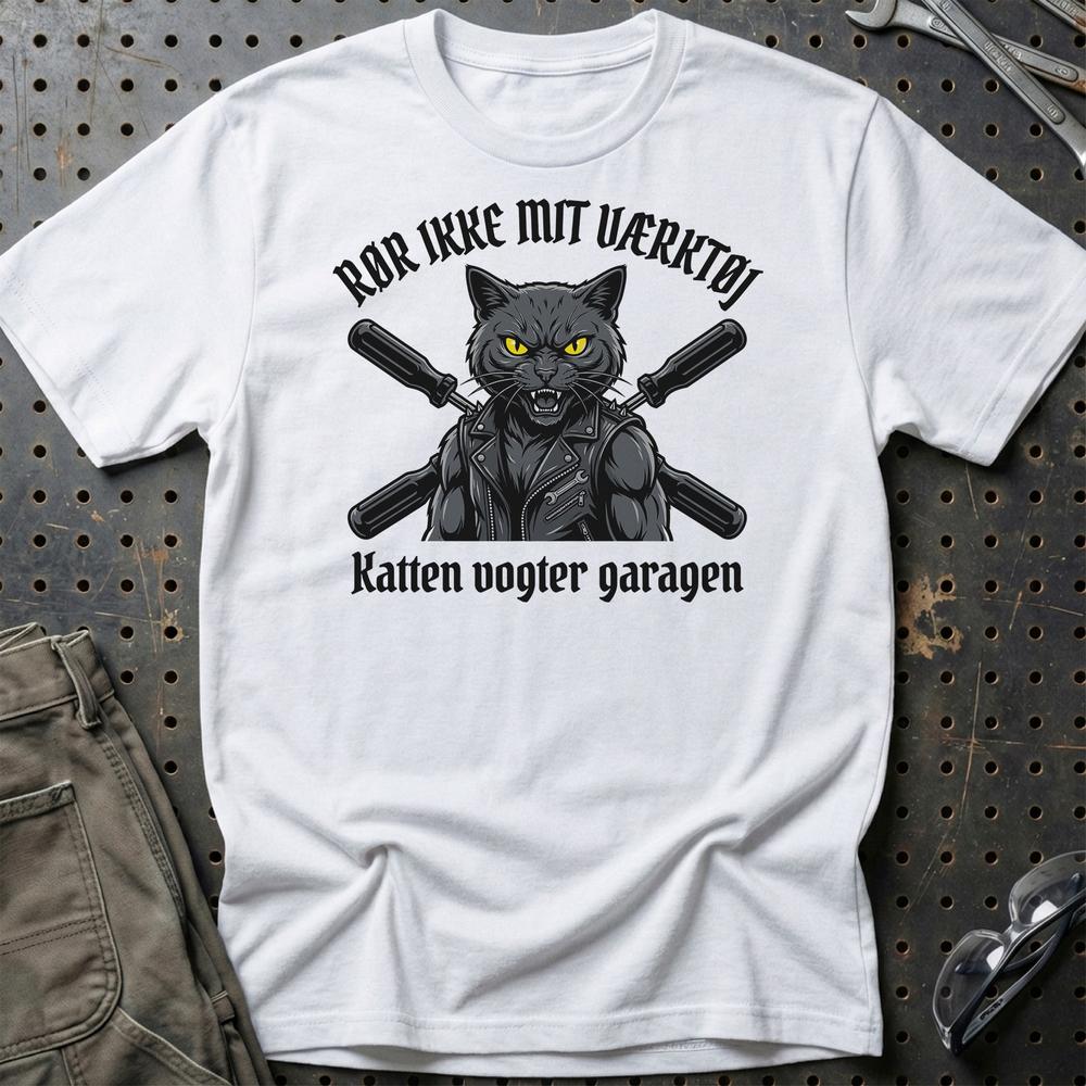 Katten Vogter Garagen T-Shirt-Beklædning-Garage Culture-Hvid-S-Garage Culture Shop- garage - man cave - merchandise