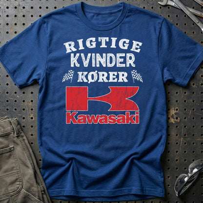 Kawasaki Rigtige Kvinder Kører - Unisex T-Shirt , Bomuld-Beklædning-Kawasaki-Blå Royal-S-Garage Culture Shop- garage - man cave - merchandise