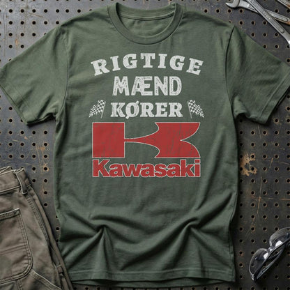 Kawasaki Rigtige Mænd Kører - Unisex T-Shirt , Bomuld-Beklædning-Kawasaki-Grøn Militær-S-Garage Culture Shop- garage - man cave - merchandise