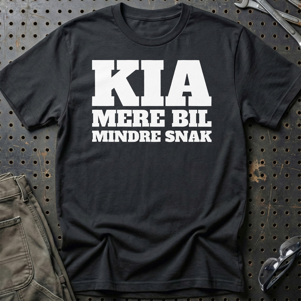 Kia – Mere Bil – Mindre Snak T-Shirt-Beklædning-Kia-Sort-S-Garage Culture Shop- garage - man cave - merchandise