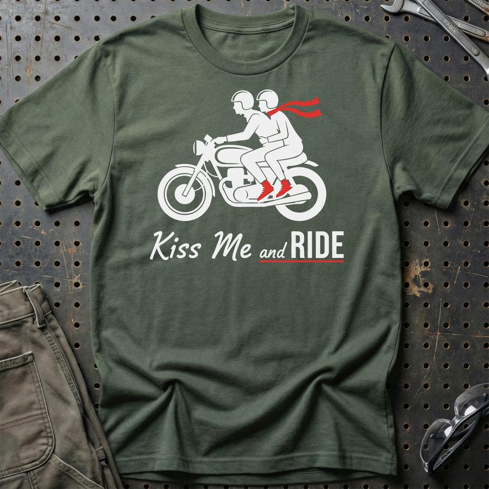 Kiss Me And Ride – Unisex T-Shirt , Bomuld-Beklædning-Garage Culture-Grøn Militær-S-Garage Culture Shop- garage - man cave - merchandise