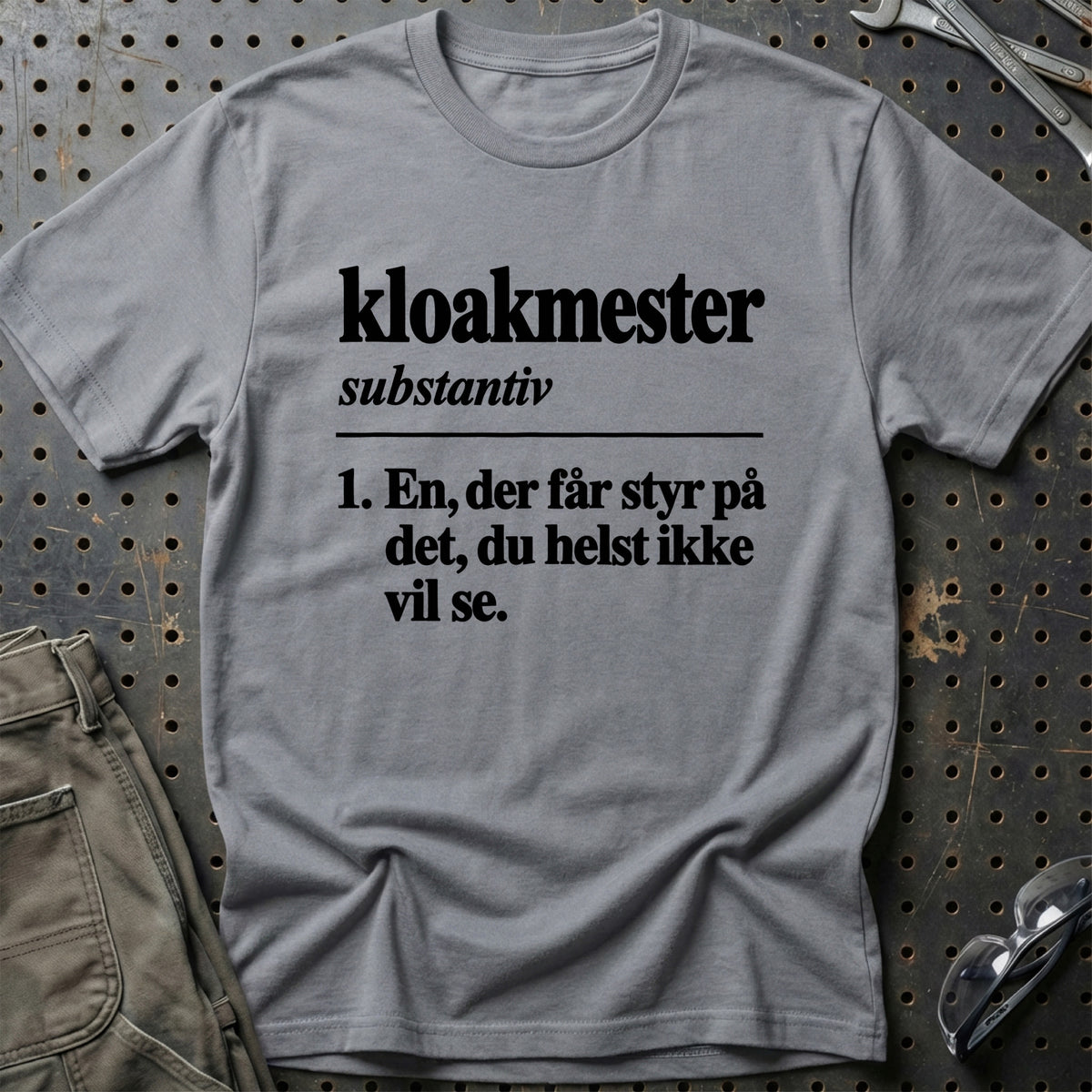 
Kloakmester – Definition T-Shirt – Grå Sport