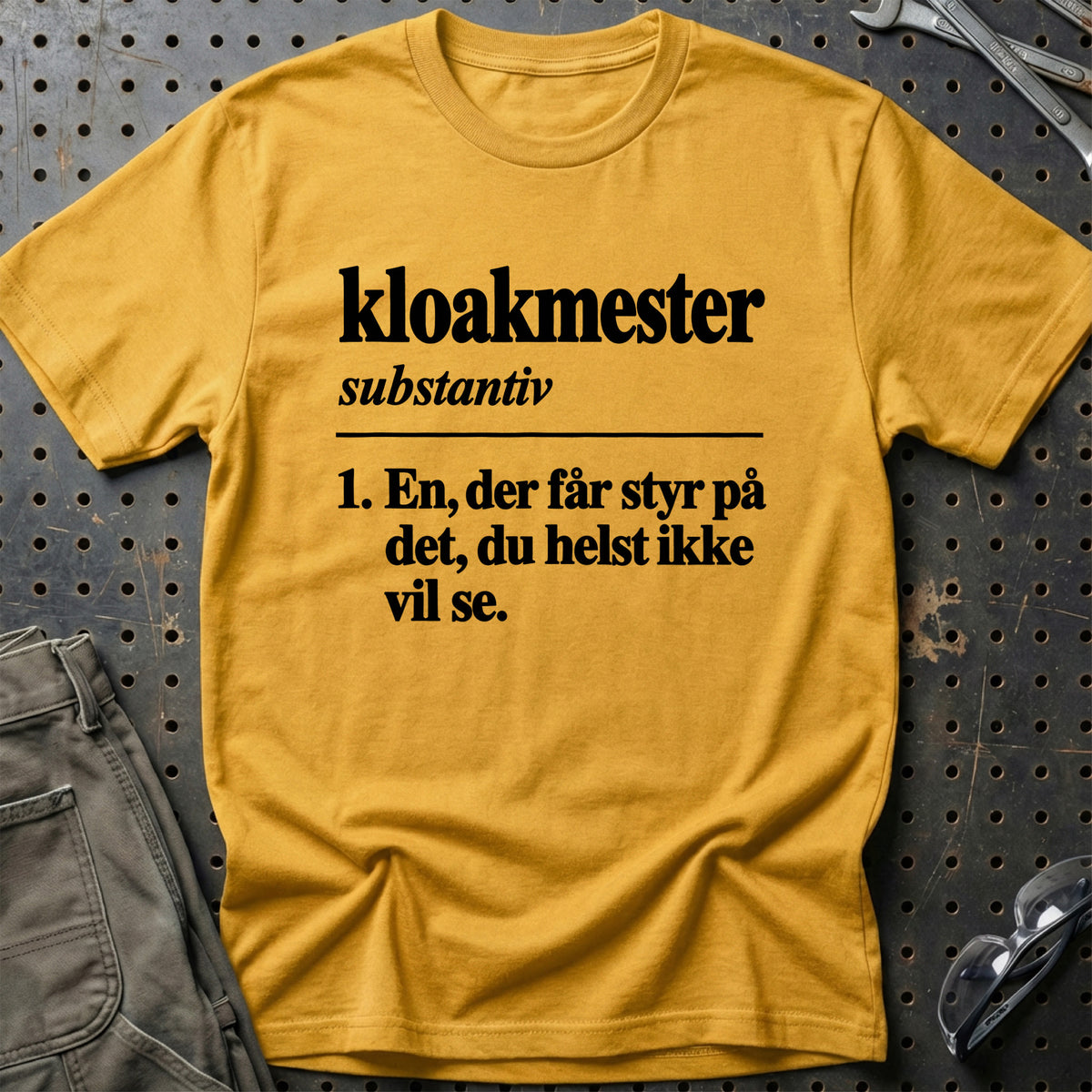 
Kloakmester – Definition T-Shirt – Guld
