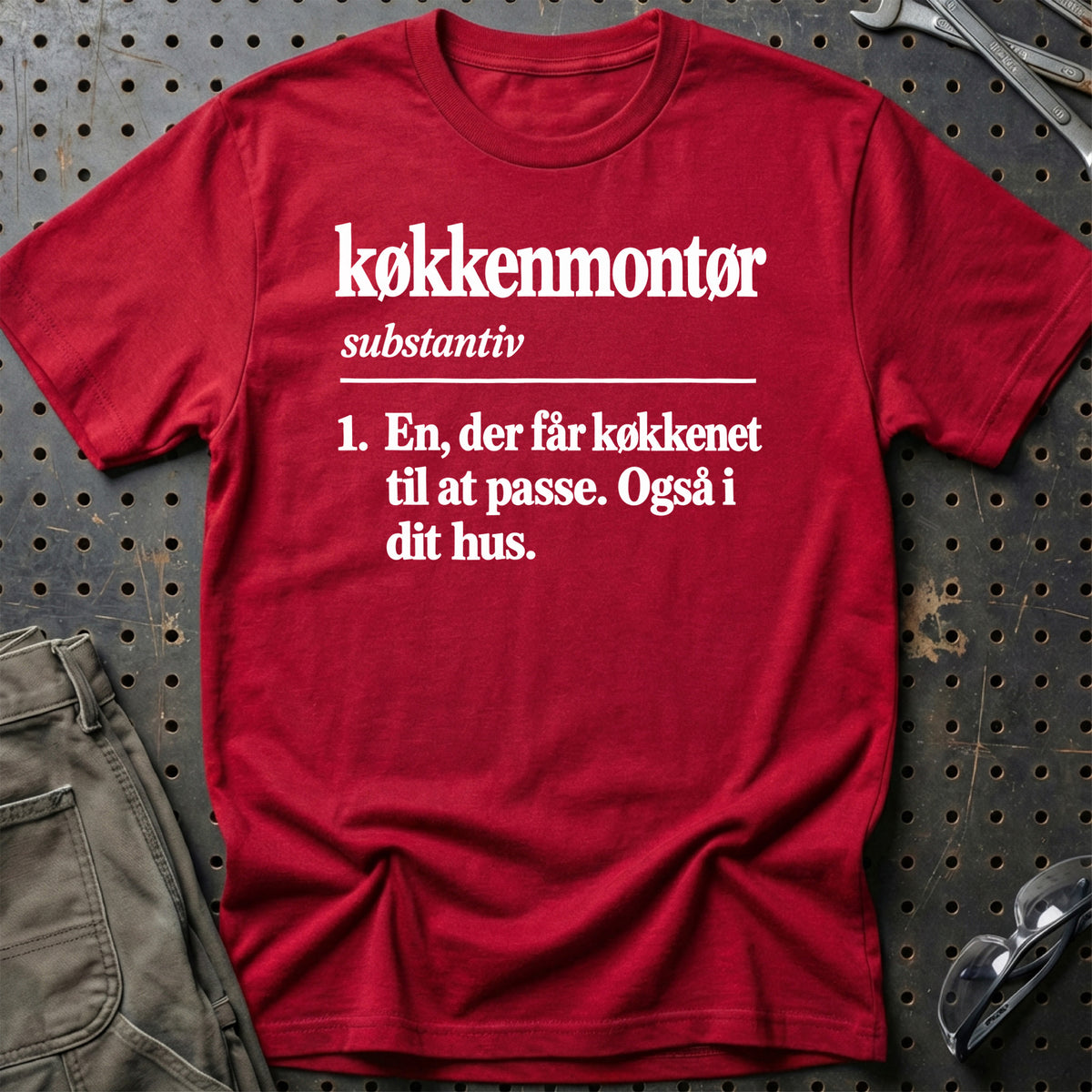 
Køkkenmontør – Definition T-Shirt – Rød