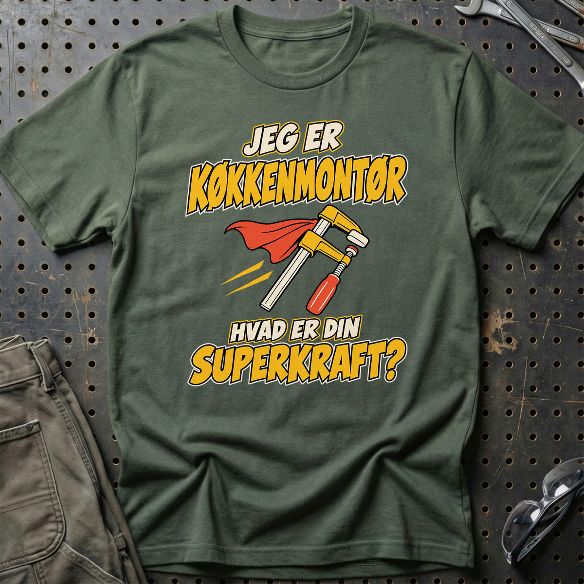 
Køkkenmontør – Hvad er din superkraft? – Unisex T-Shirt – Grøn Militær