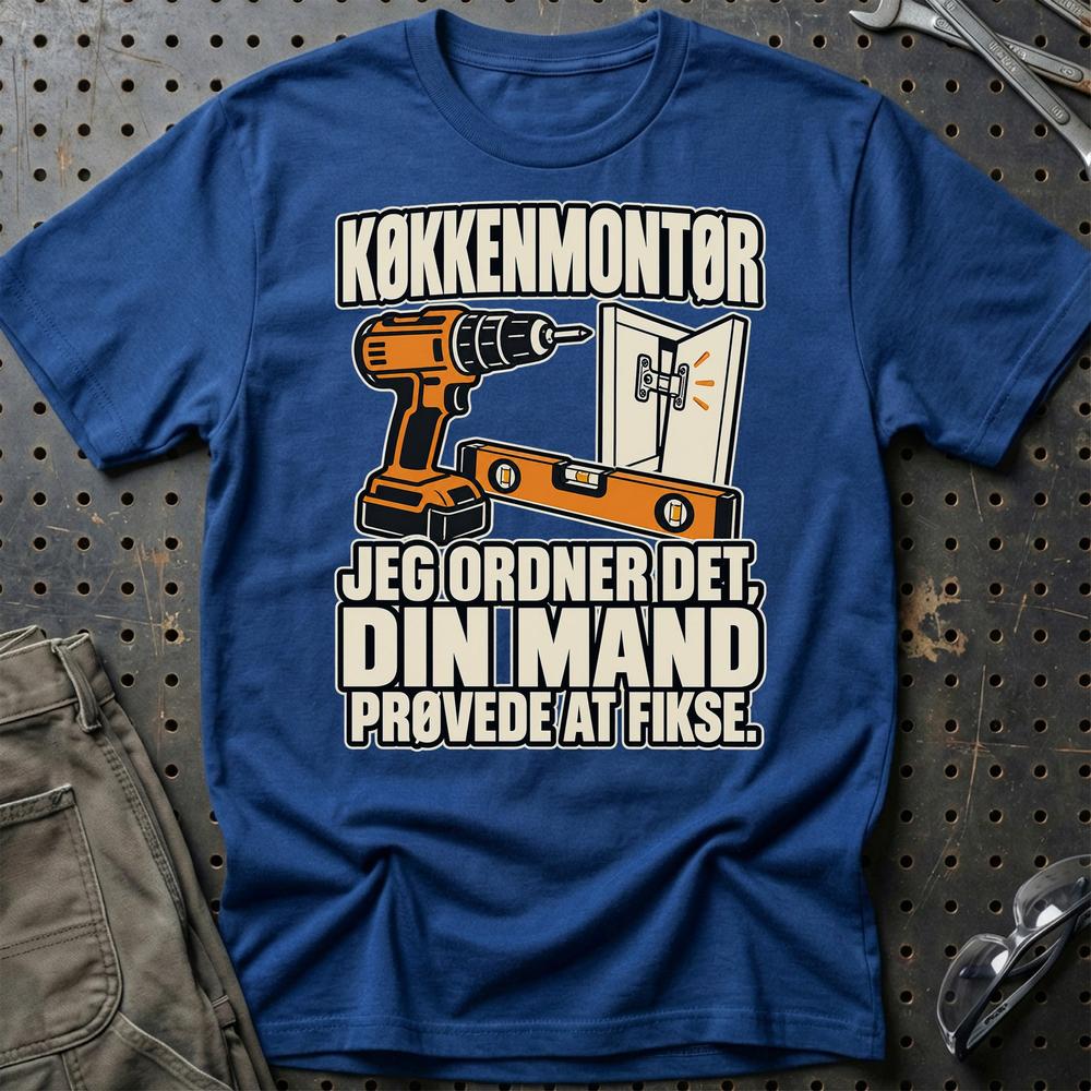 
Produktbillede af Køkkenmontør – Jeg Ordner Det, Din Mand Prøvede At Fikse T-Shirt
