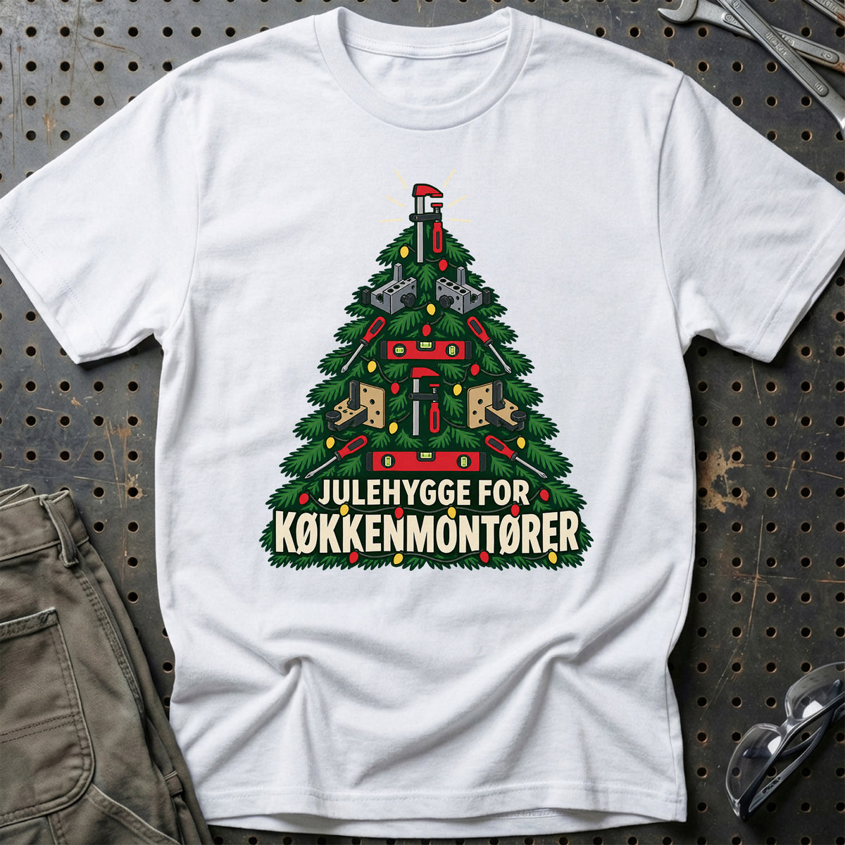 
Køkkenmontør – Julehygge – Unisex T-Shirt – Hvid