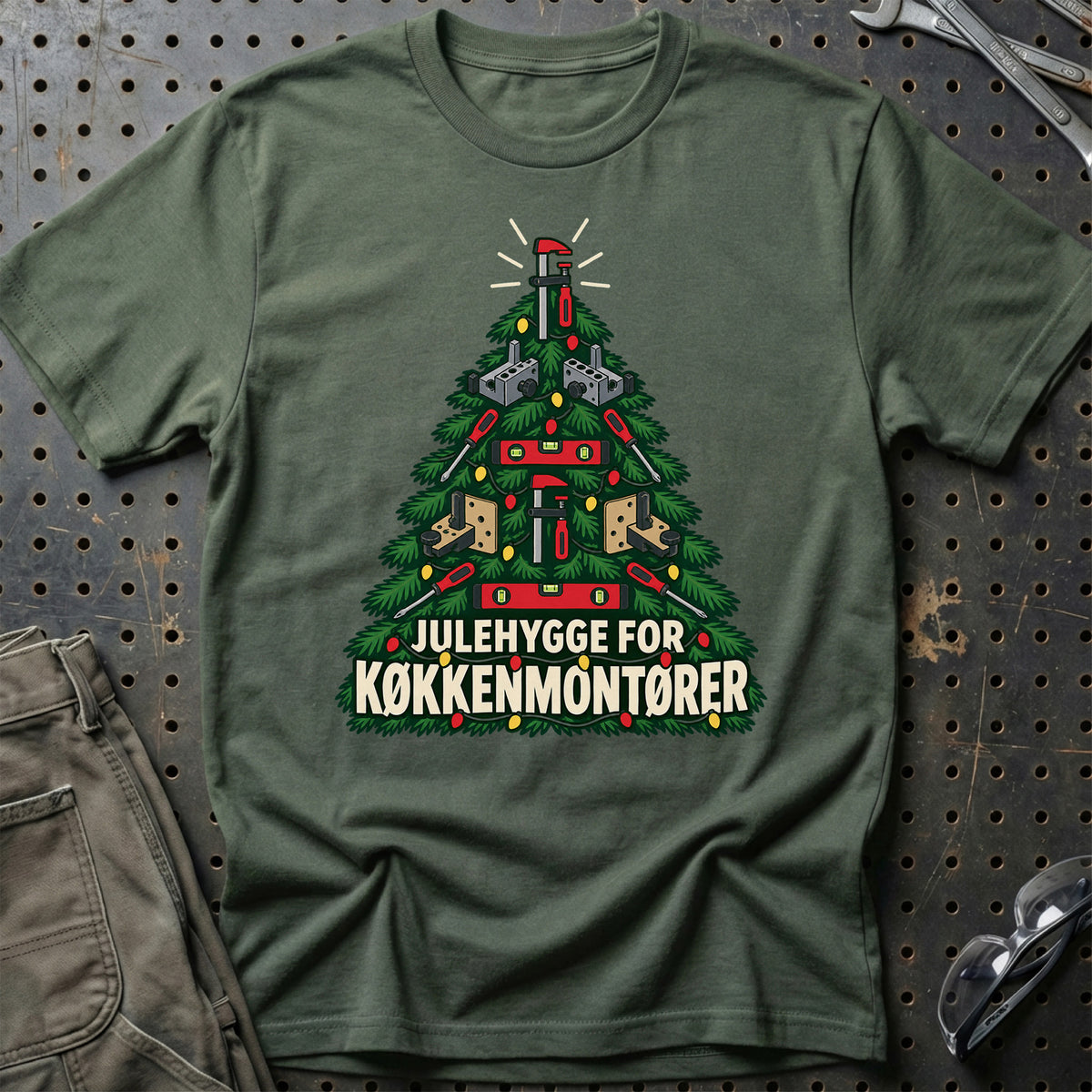 
Køkkenmontør – Julehygge – Unisex T-Shirt – Grøn Militær