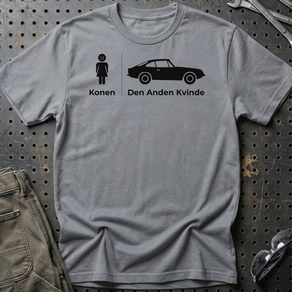 Konen vs. Bilen – Klassisk Bilentusiast - Unisex T-Shirt , Bomuld-Beklædning-Garage Culture-Grå Sport-S-Garage Culture Shop- garage - man cave - merchandise