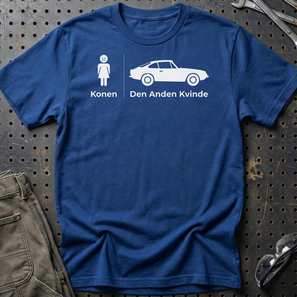 Konen vs. Bilen – Klassisk Bilentusiast - Unisex T-Shirt , Bomuld-Beklædning-Garage Culture-Blå Royal-S-Garage Culture Shop- garage - man cave - merchandise