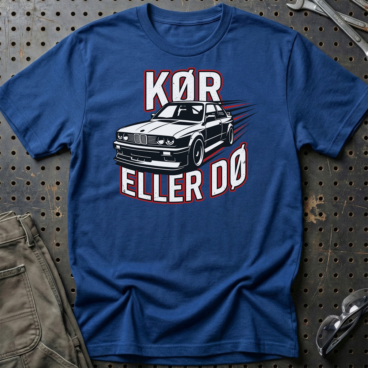Kør Eller Dø – Dansk Bilkultur & Street Car Attitude - Unisex T-Shirt , Bomuld-Beklædning-Garage Culture-Blå Royal-S-Garage Culture Shop- garage - man cave - merchandise