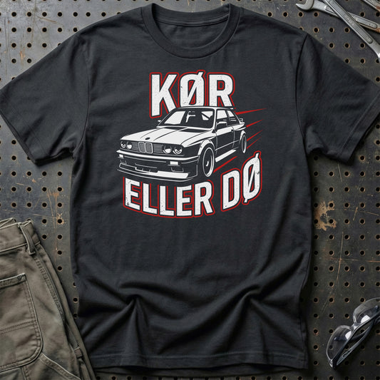 Kør Eller Dø – Dansk Bilkultur & Street Car Attitude - Unisex T-Shirt , Bomuld-Beklædning-Garage Culture-Sort-S-Garage Culture Shop- garage - man cave - merchandise