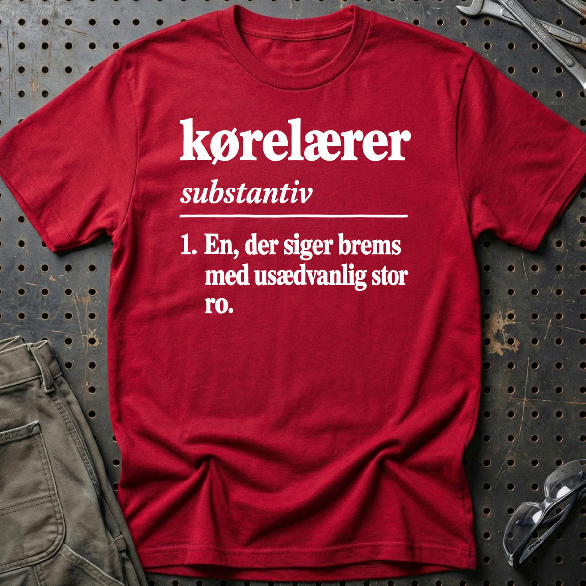 
Kørelærer – Definition T-Shirt – Rød