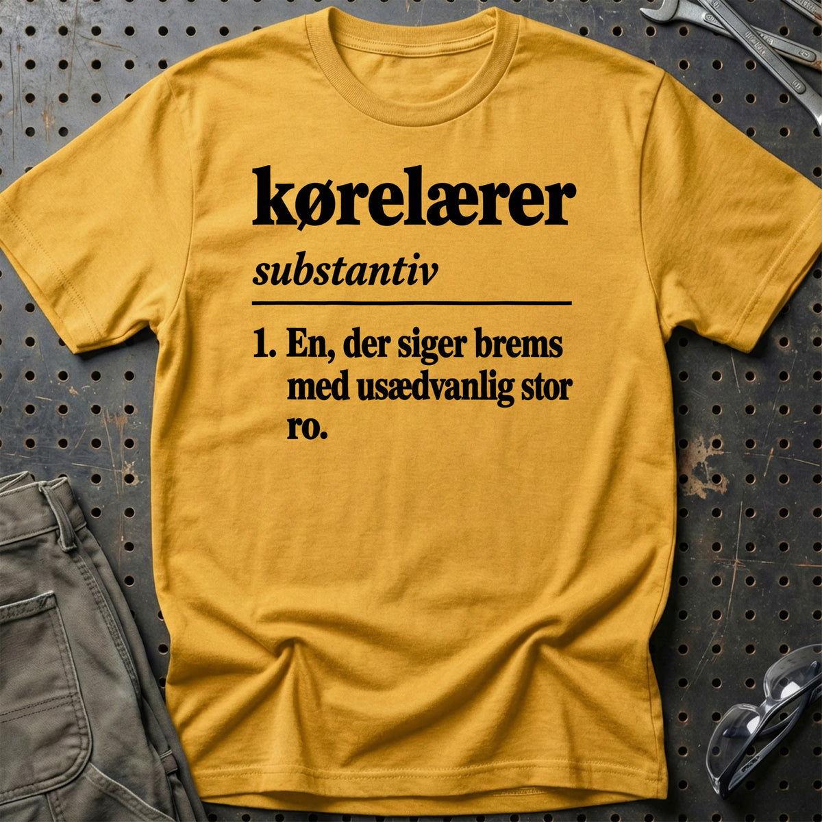 
Kørelærer – Definition T-Shirt – Guld